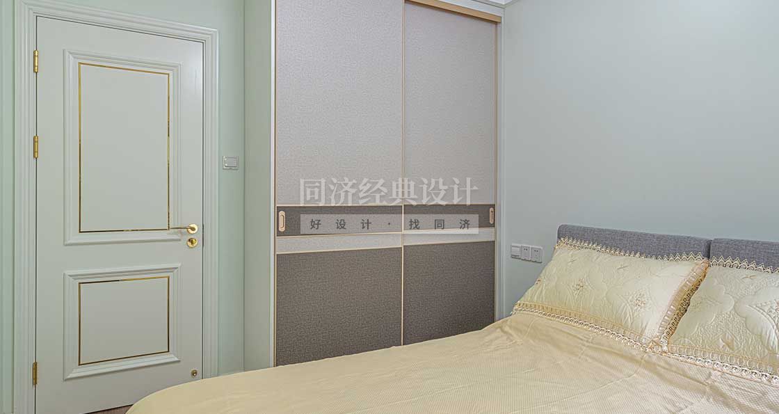 兒童房：采用淺綠色，顯得小清新且現(xiàn)代。